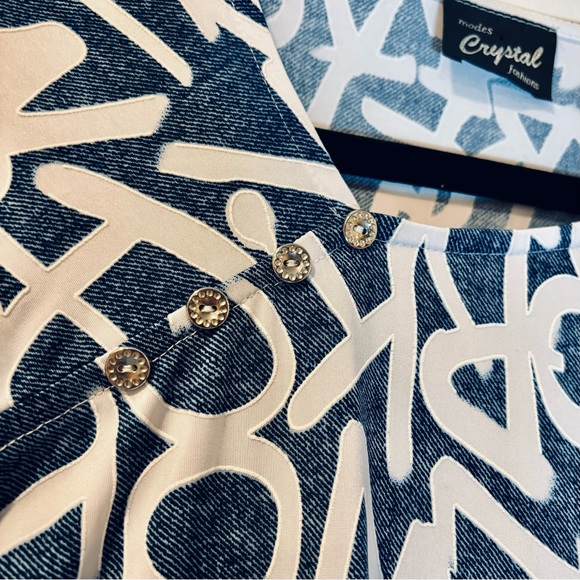 Modes Crystal fashions Women’s Shirt Size Small See Measurements - Picture 4 of 4